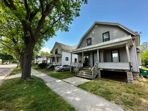 1 Bedroom Upper Apartment Available Mid September!