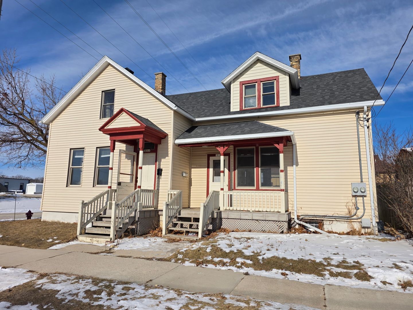 Manitowoc Apartment: 1816 Wollmer Street