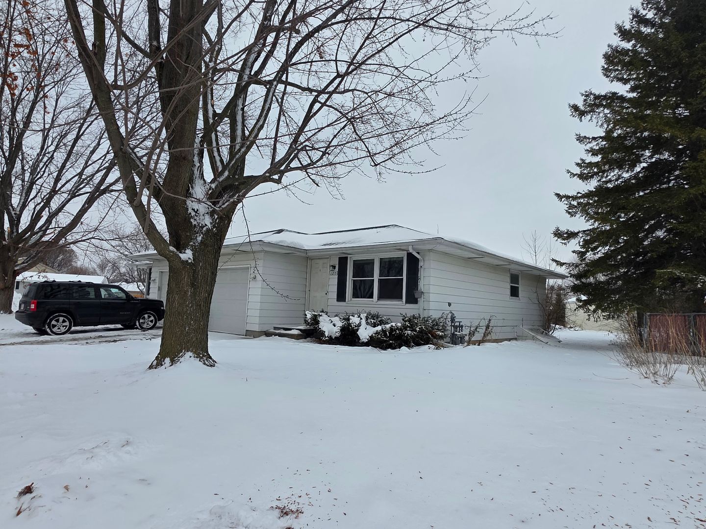 De Pere Multiplex: 1213-1215 S Erie St