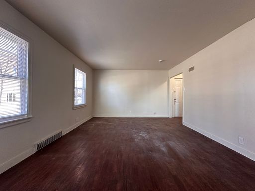 Charming 1 Bedroom 1 Bath Lower Apartment Available In October! – photo 1