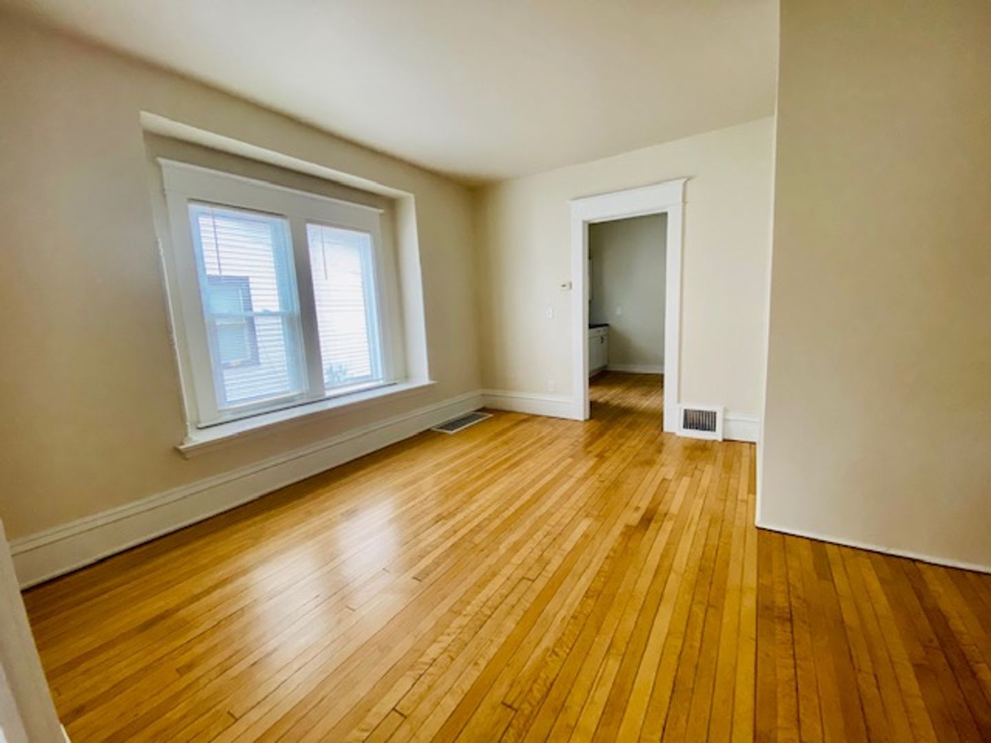 Green Bay Apartment: 1281 Elm St