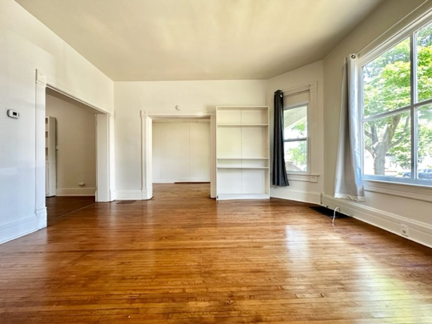 Green Bay Apartment: 122 S Van Buren St