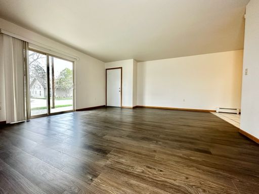 Cozy 2 Bedroom 1 Bath Lower Apartment Available In September!