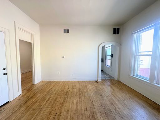 Spacious Downtown Manitowoc 1-Bedroom Apartment Available Now!!