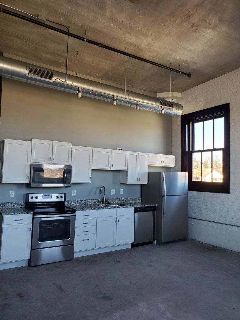 Davenport Apartment: Pershing Hill Lofts LLC