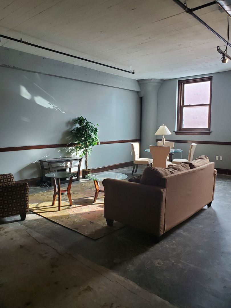 Davenport Apartment: Pershing Hill Lofts LLC
