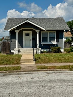 Charming 2-Bedroom Bungalow in Davenport – photo 1