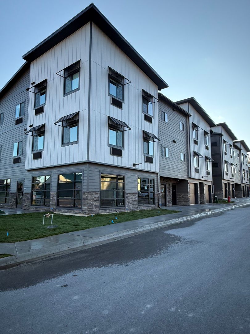 Whitefish Apartment: Wildcat Way