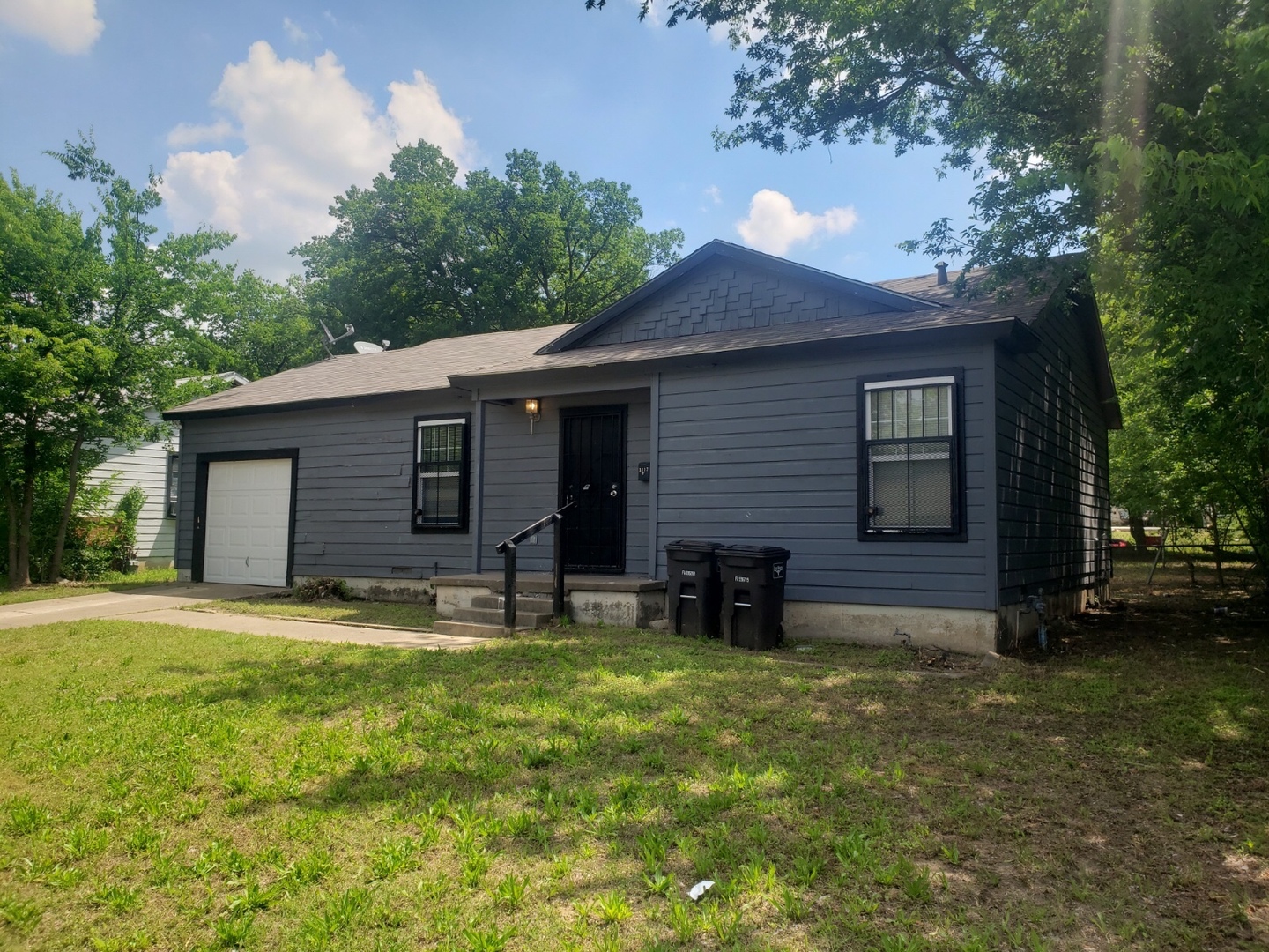 Fort Worth House: 3317 Hatcher St