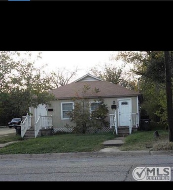 2 Bedroom 1 bathroom duplex 76112 – photo 1