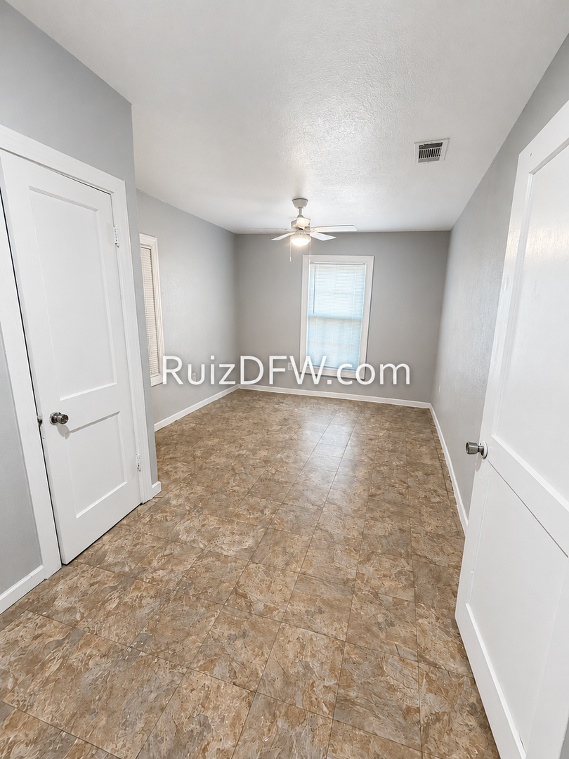 Fort Worth House: 6816 Church St