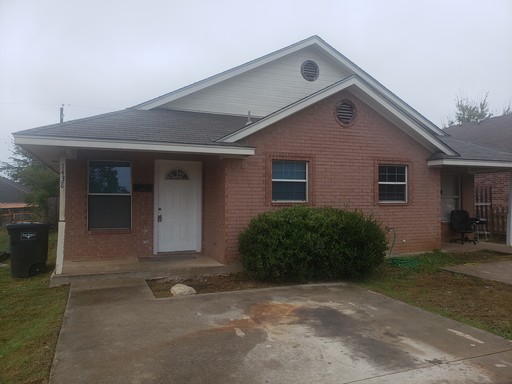 Duplex in 76104 – photo 1