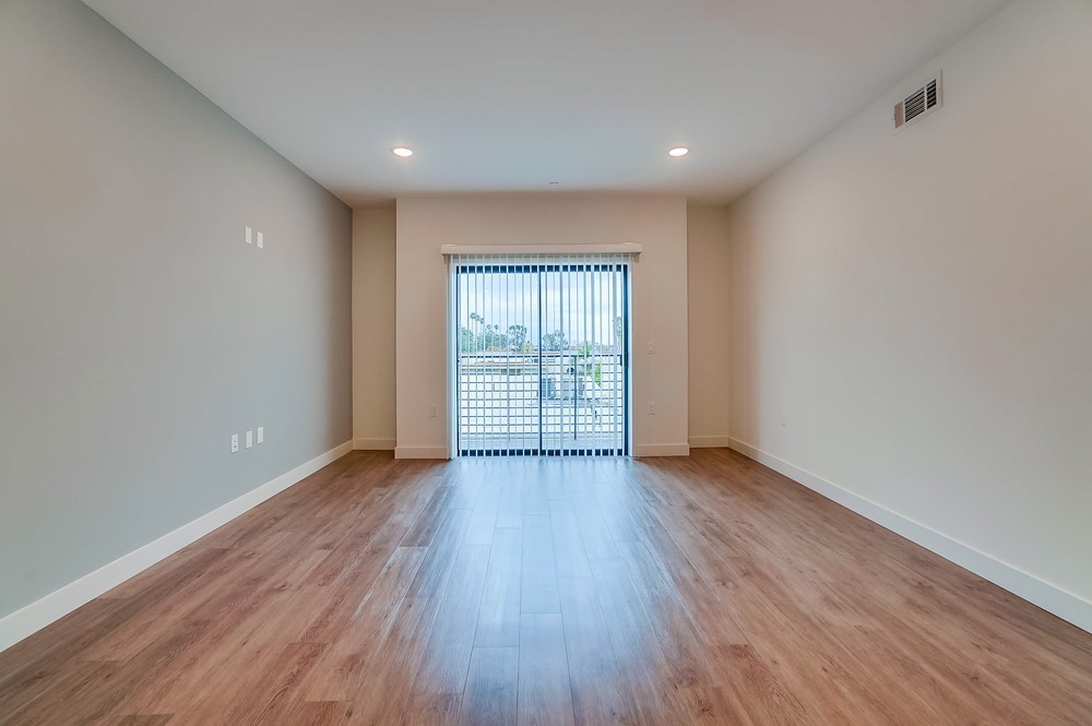 Lake Balboa Apartment: 16836 Sherman Way