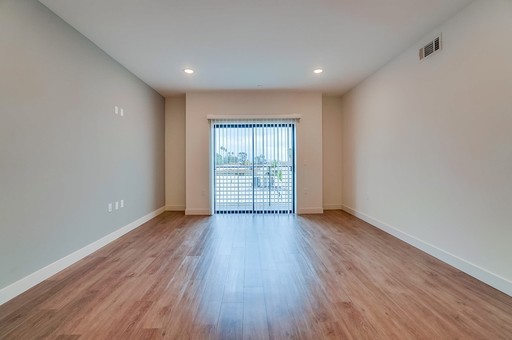 16836 Sherman Way, 403, Lake Balboa, CA 91406