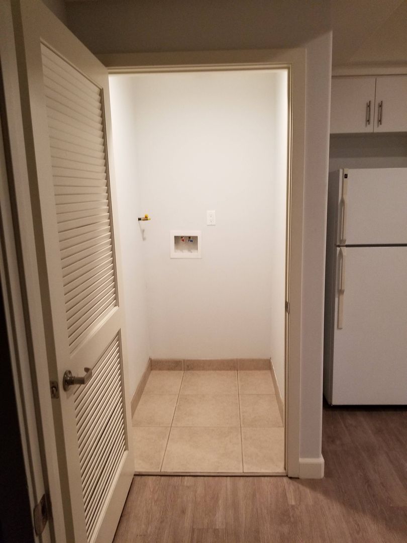 Northridge Apartment: 7605 Louise Ave.