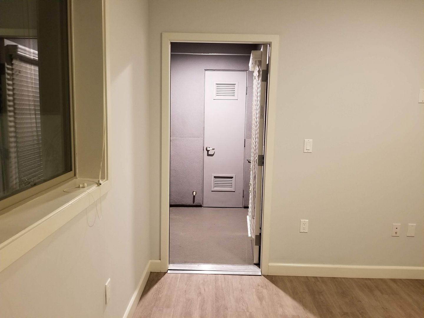 Northridge Apartment: 7605 Louise Ave.