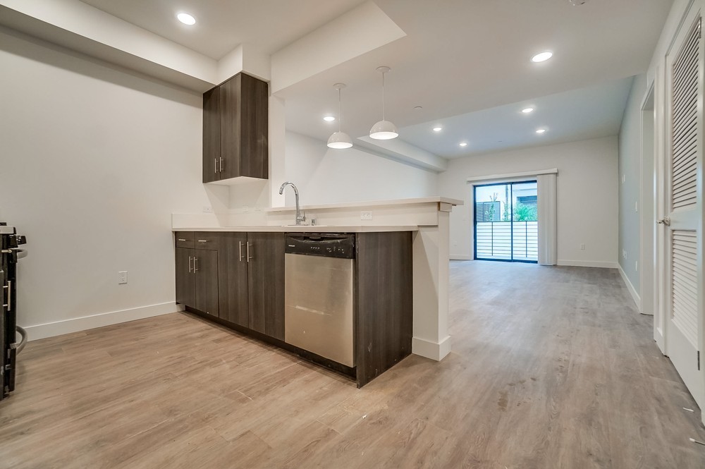 Sun Valley Apartment: 8600 Glenoaks Blvd.