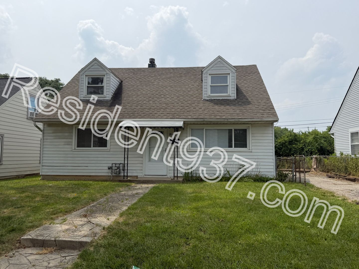 Dayton House: 1047 Blakley Dr