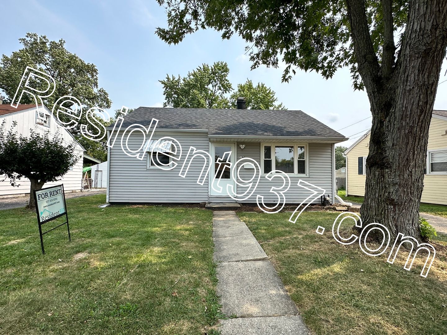 West Carrollton House: 142 W Circle Drive