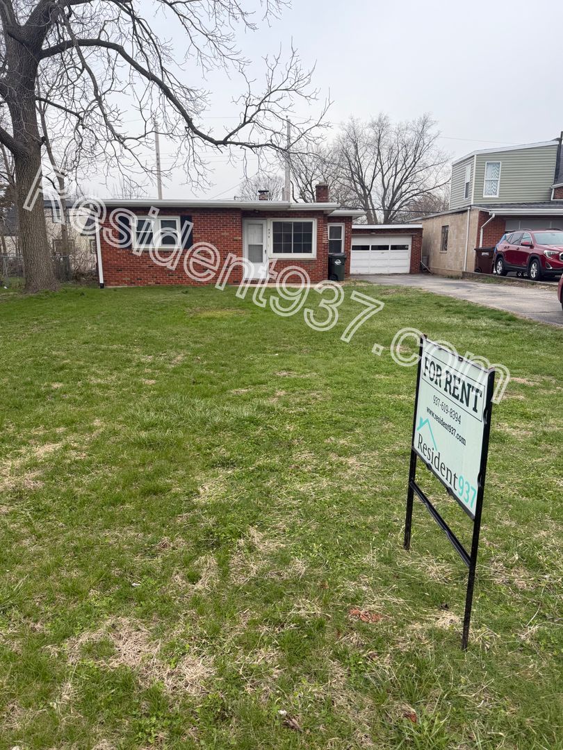 Fairborn House: 439 W Funderburg