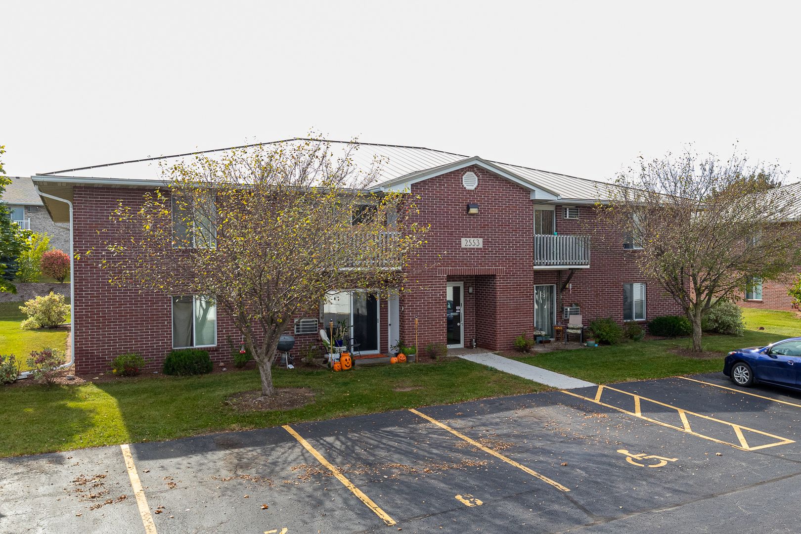 Oshkosh Apartment: 2531 - 2557 W. Waukau Ave