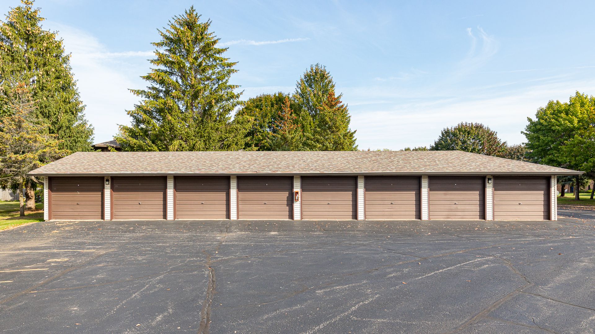 Oshkosh Apartment: 2132 - 2170 W. 9th Avenue