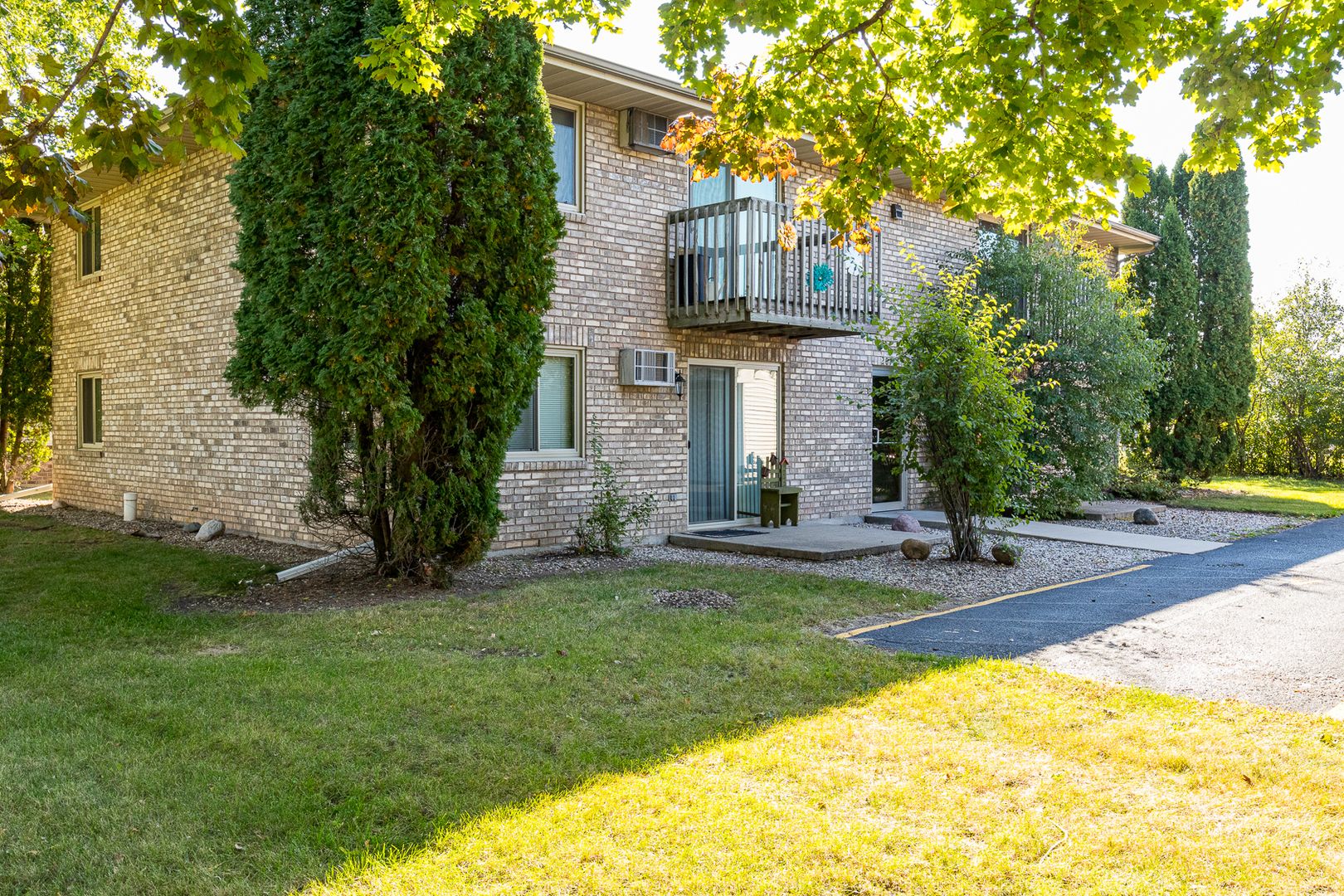 Oshkosh Apartment: 2035-2085 W. Packer Ave