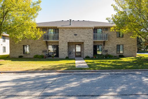 Wittmann Park Apartments - Remodeled! – photo 1