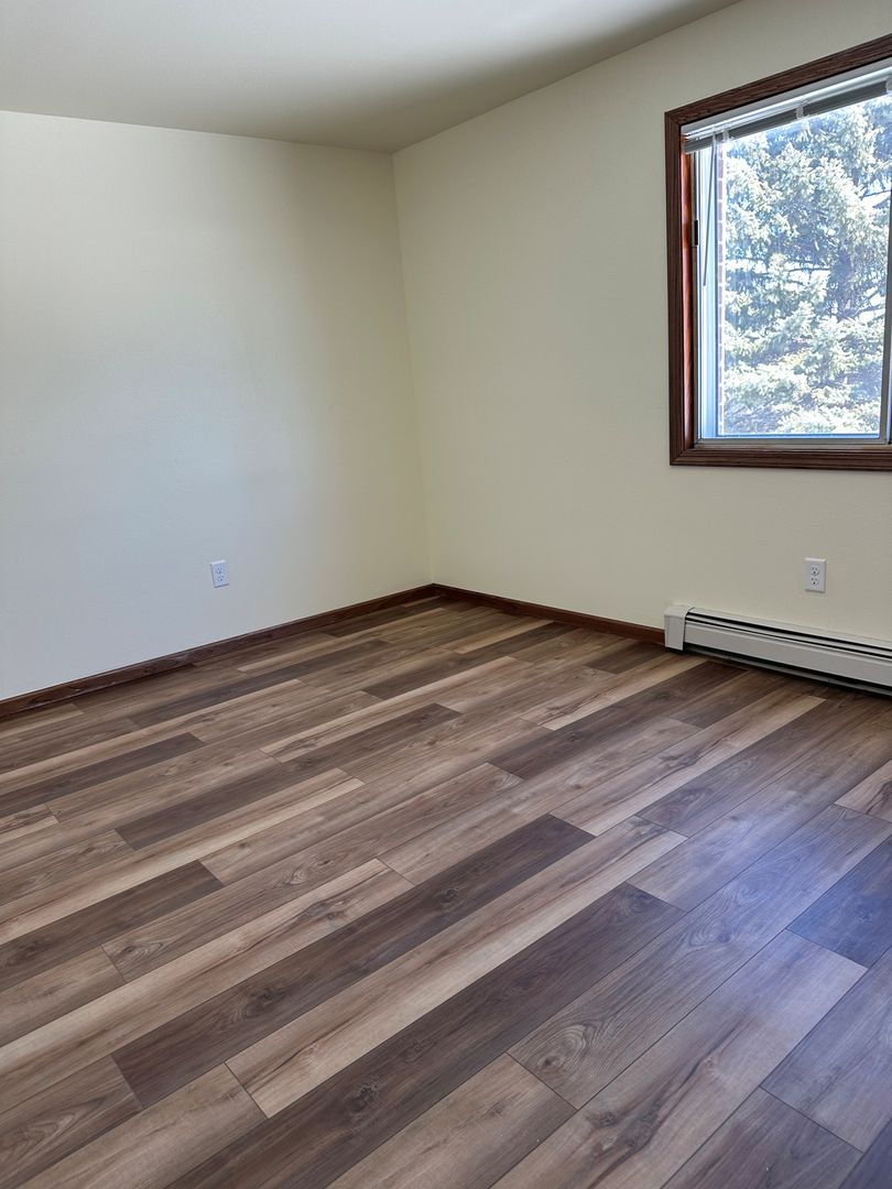 Oshkosh Apartment: 2531 - 2557 W. Waukau Ave