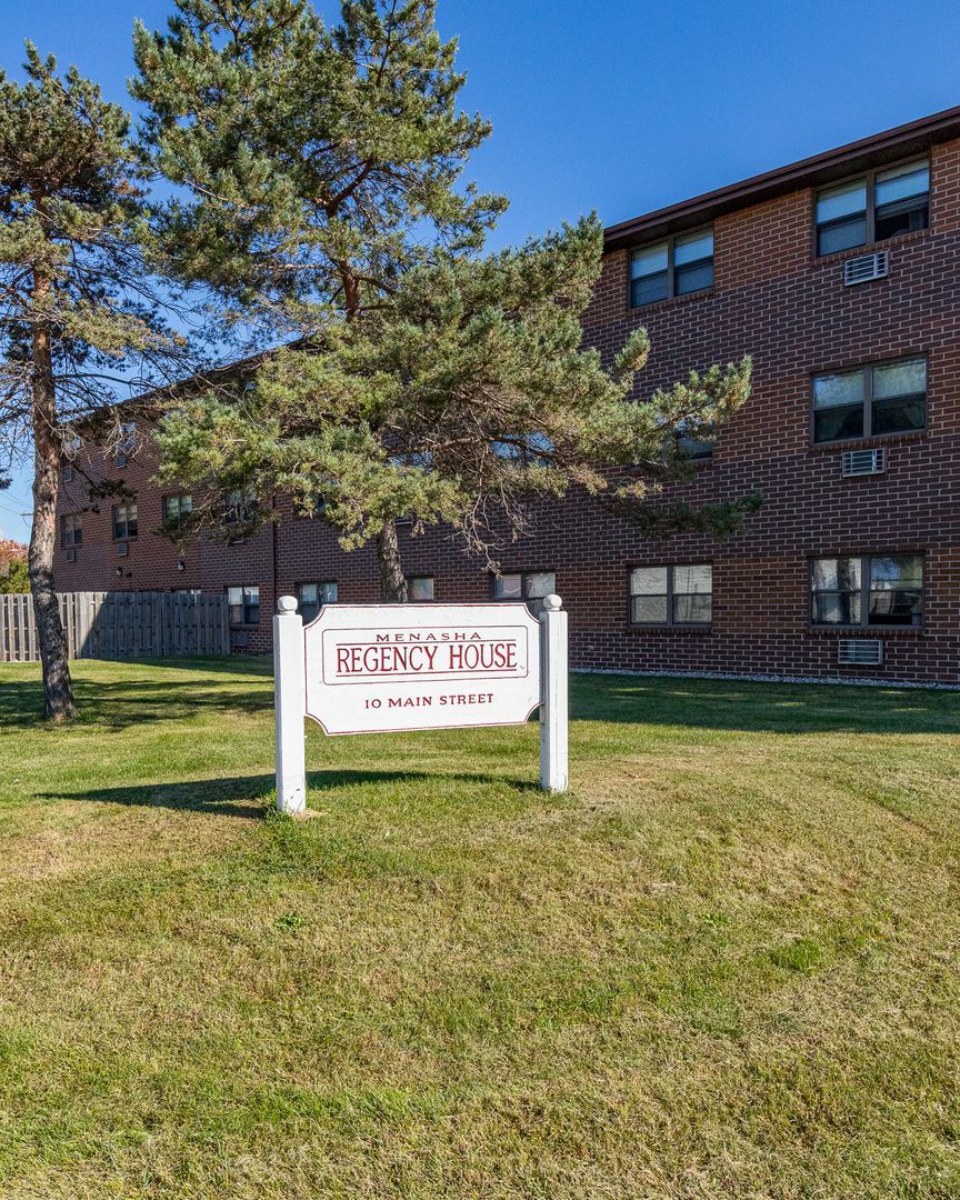 Menasha Apartment: 10 Main Street