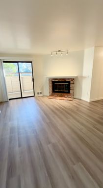Spacious 2 x2 with in-unit, full size, washer/dryer!!! 4 weeks off on this 1st floor Home!! – photo 1