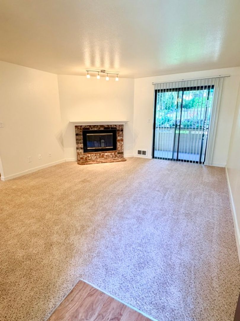 Seattle Apartment: 13341 15th Ave. NE