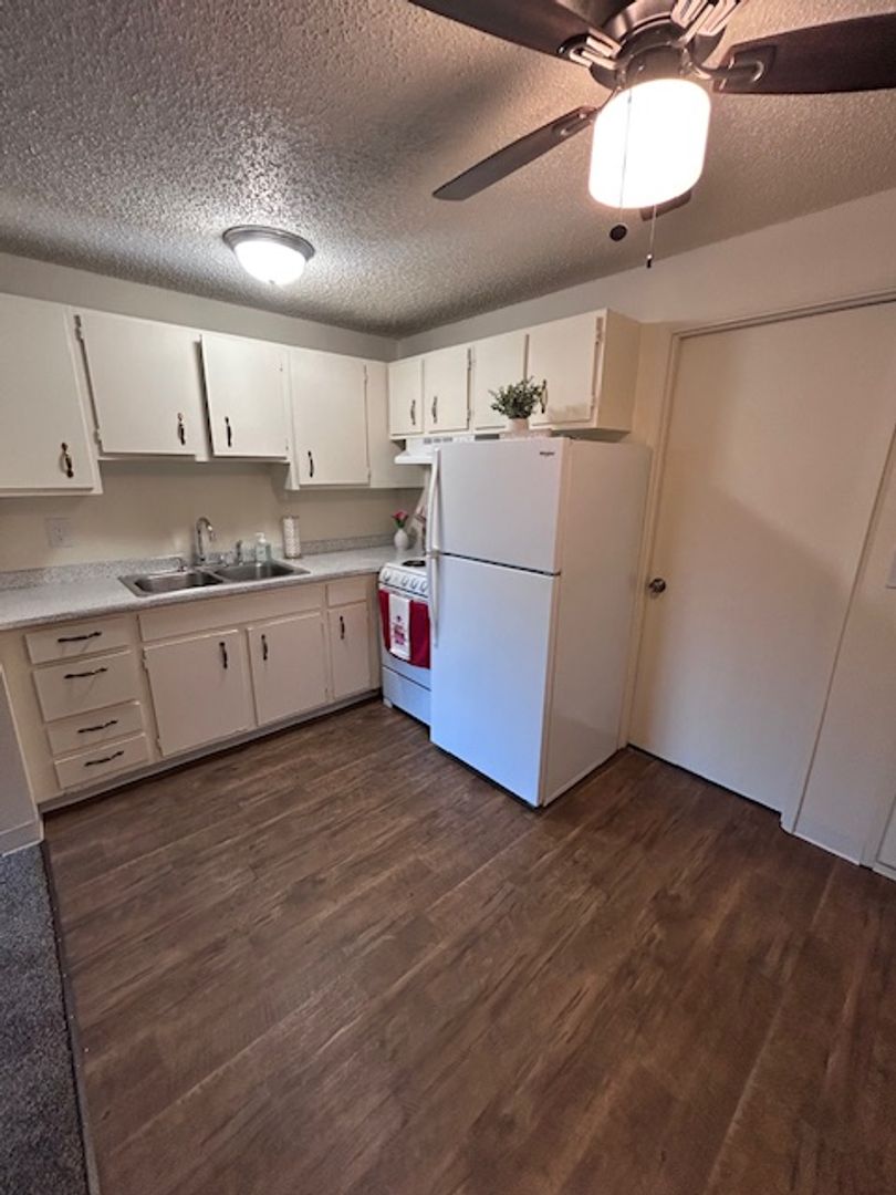 Beaverton Apartment: 13775 SW Larch Place