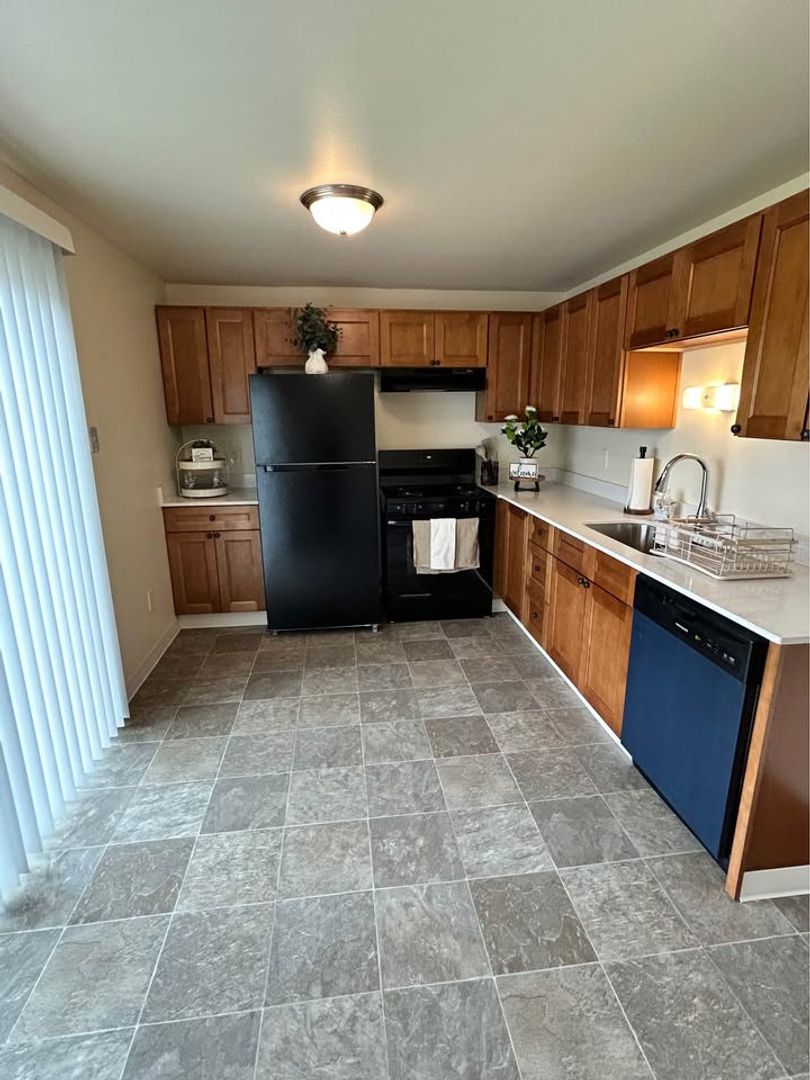 Woodburn Apartment: 1398 E Cleveland St.