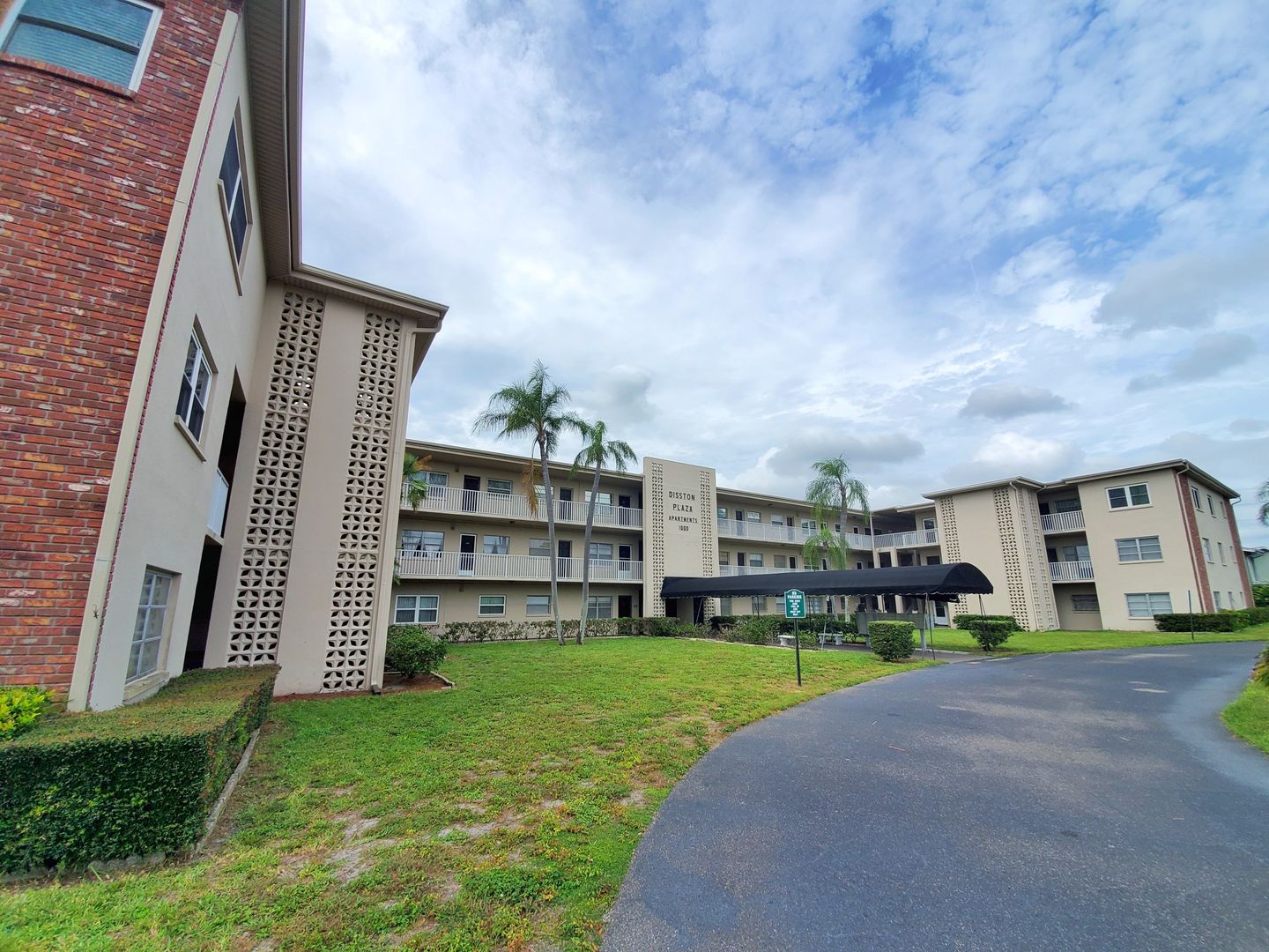 St. Petersburg Apartment: 1000 49th St N