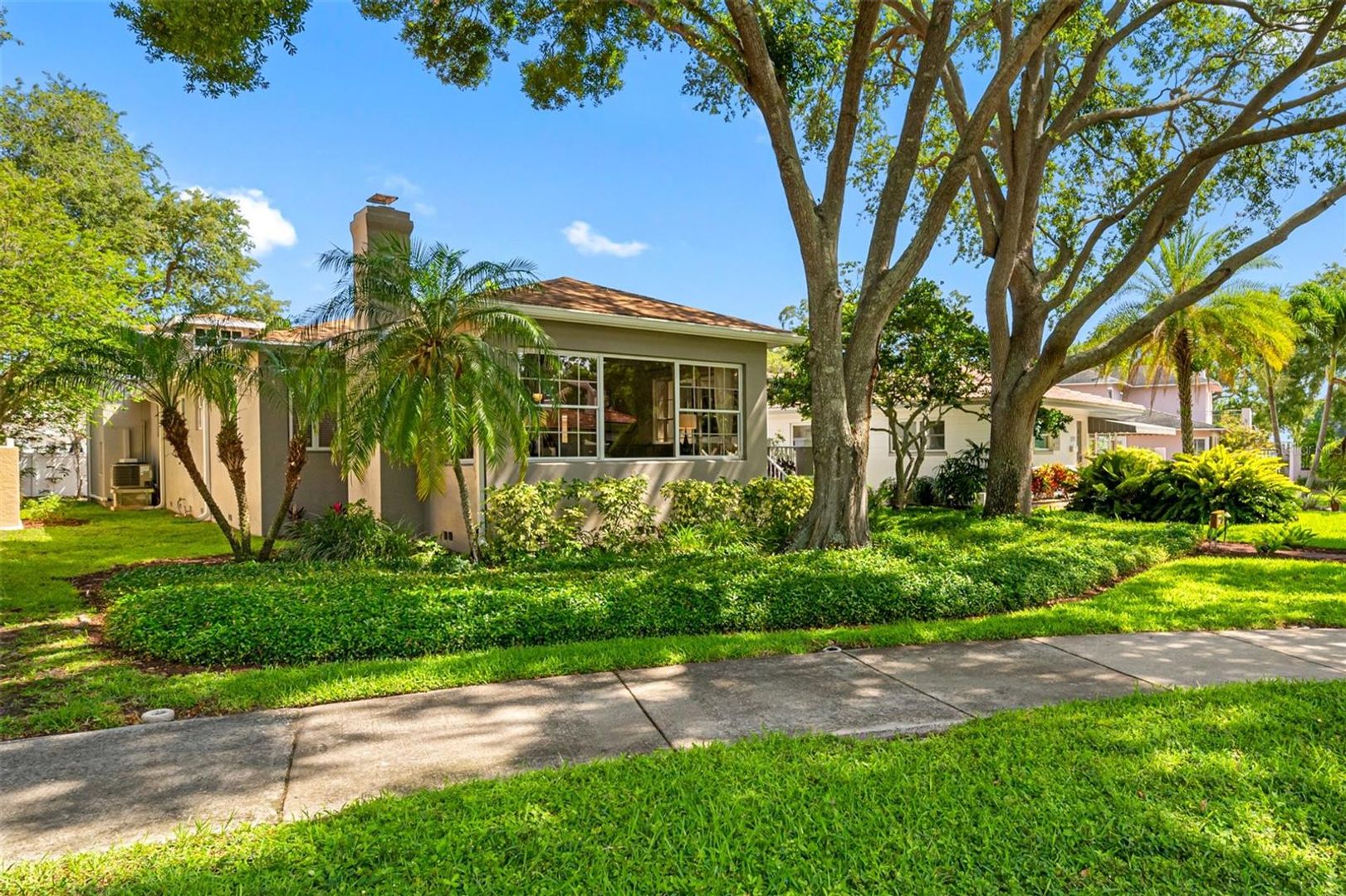 St. Petersburg House: Granada Terrace