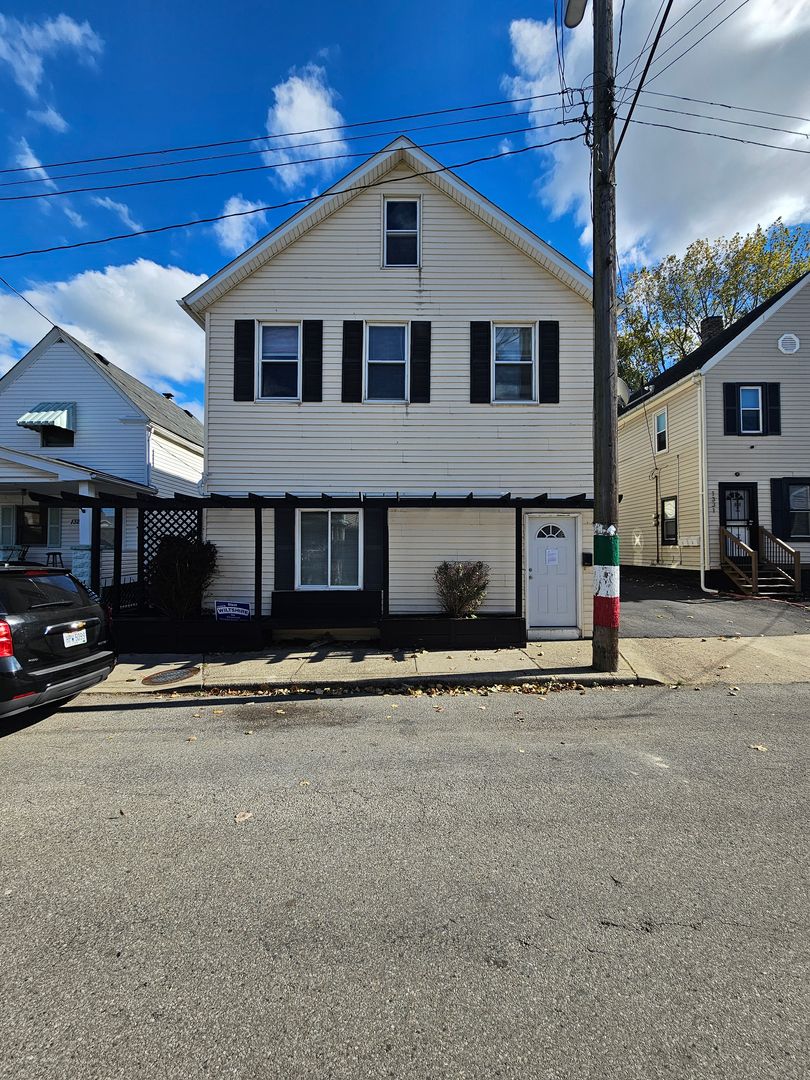 Cleveland Apartment: 1327 W 67th St