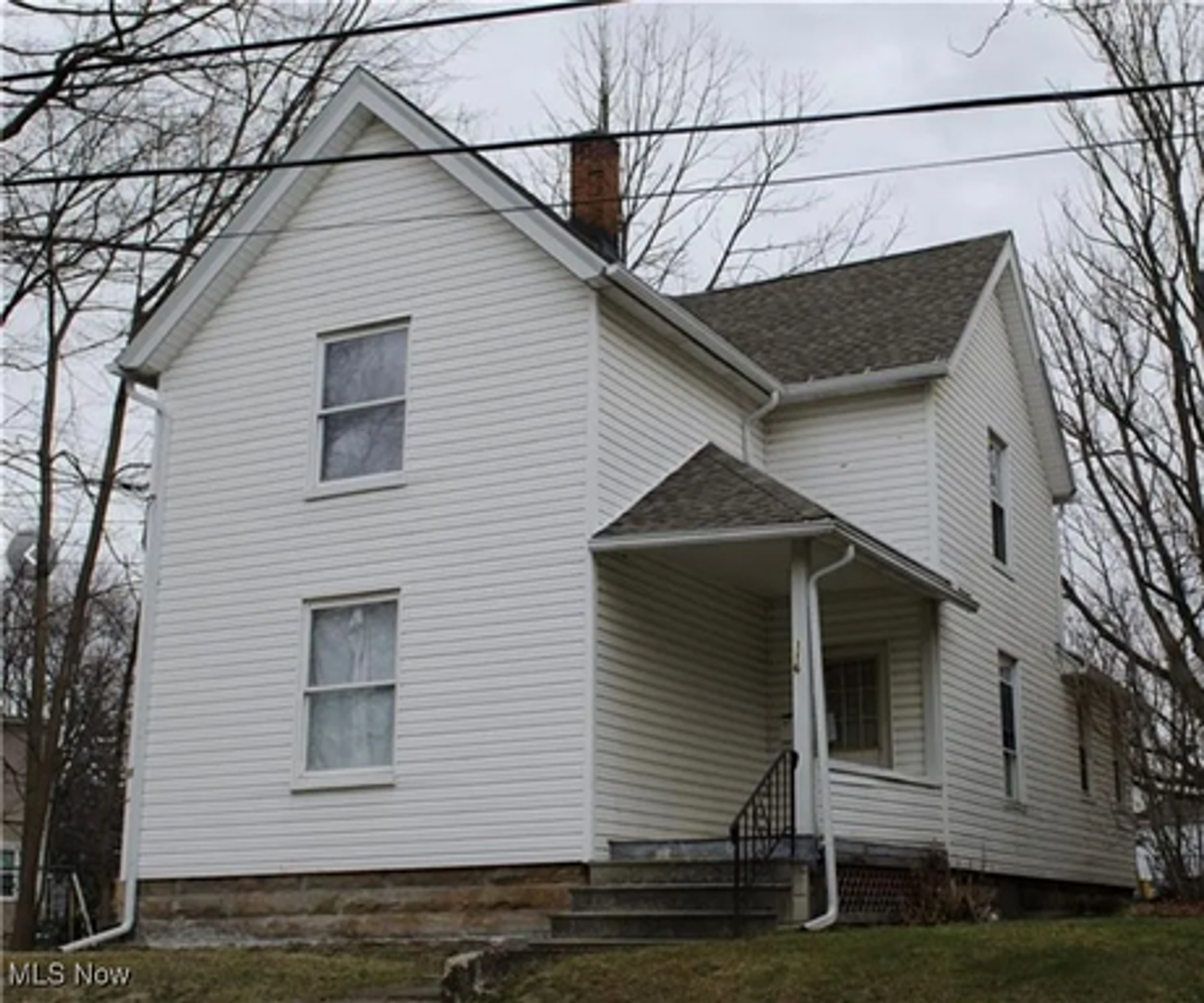 Elyria Apartment: 116 Charles Ct