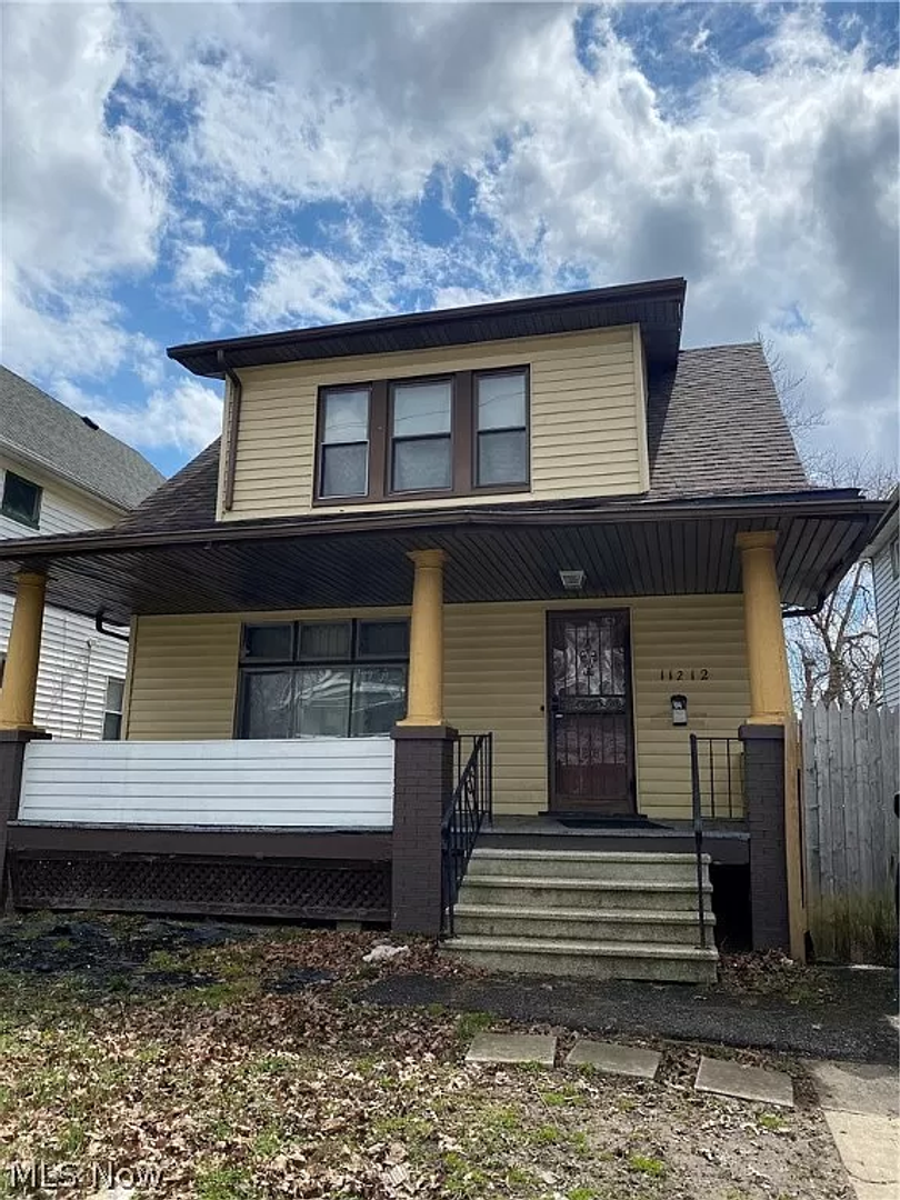 Cleveland House: 11212 Lardet Ave