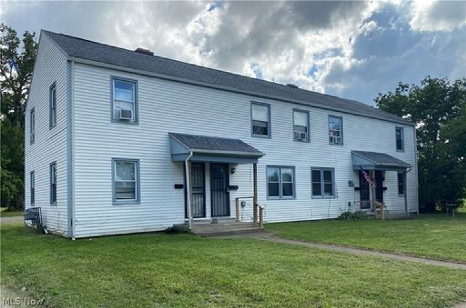 Lorain Apartment: 857 - 863 N Central Dr