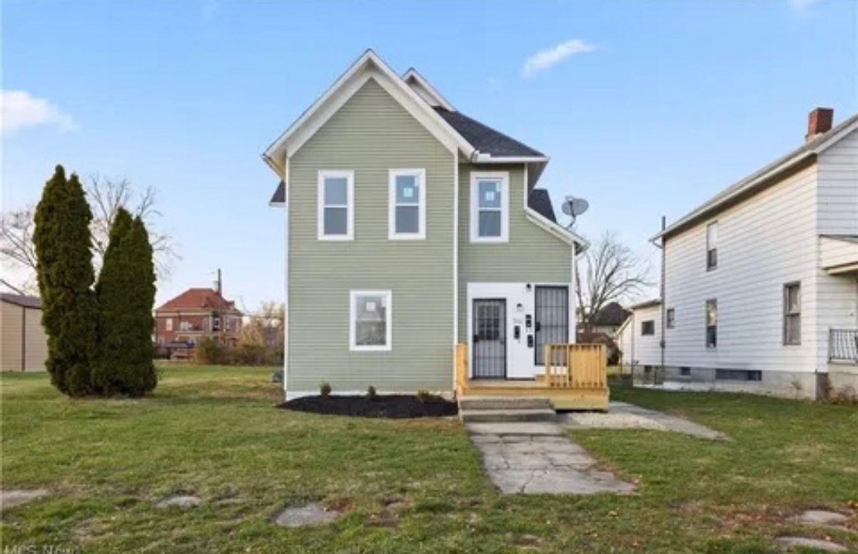 Lorain Apartment: 316 W 10th St