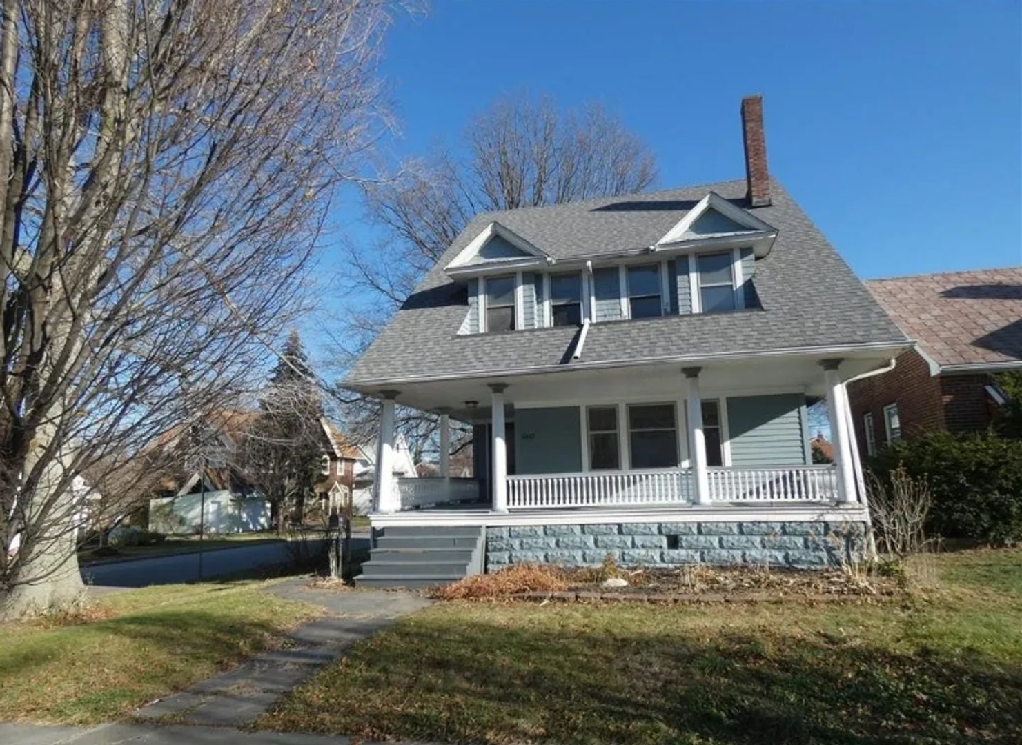 Lakewood House: 1447 Elbur Ave