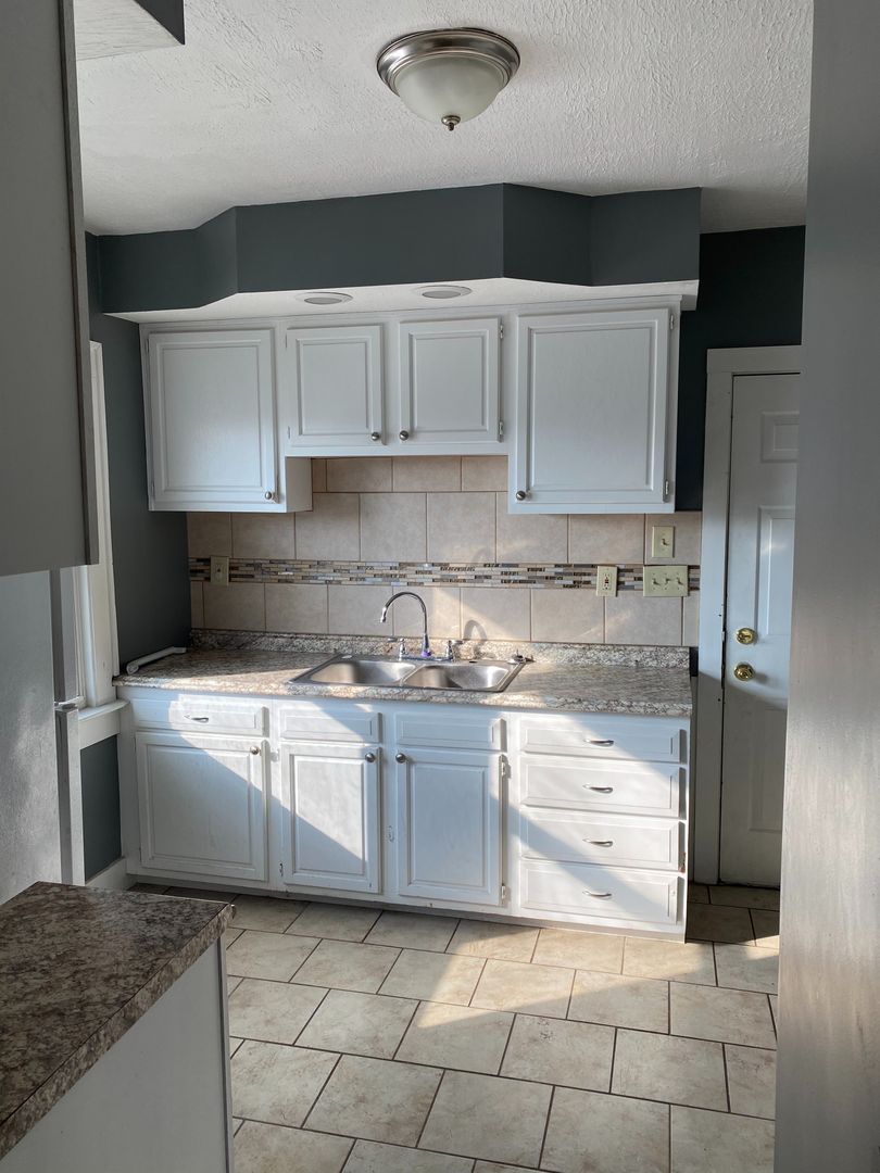 Garfield Heights Apartment: 4720 Rockwood Rd