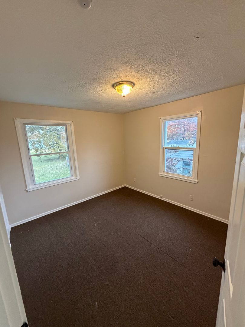 Lorain Apartment: 846 - 852 S Central Dr