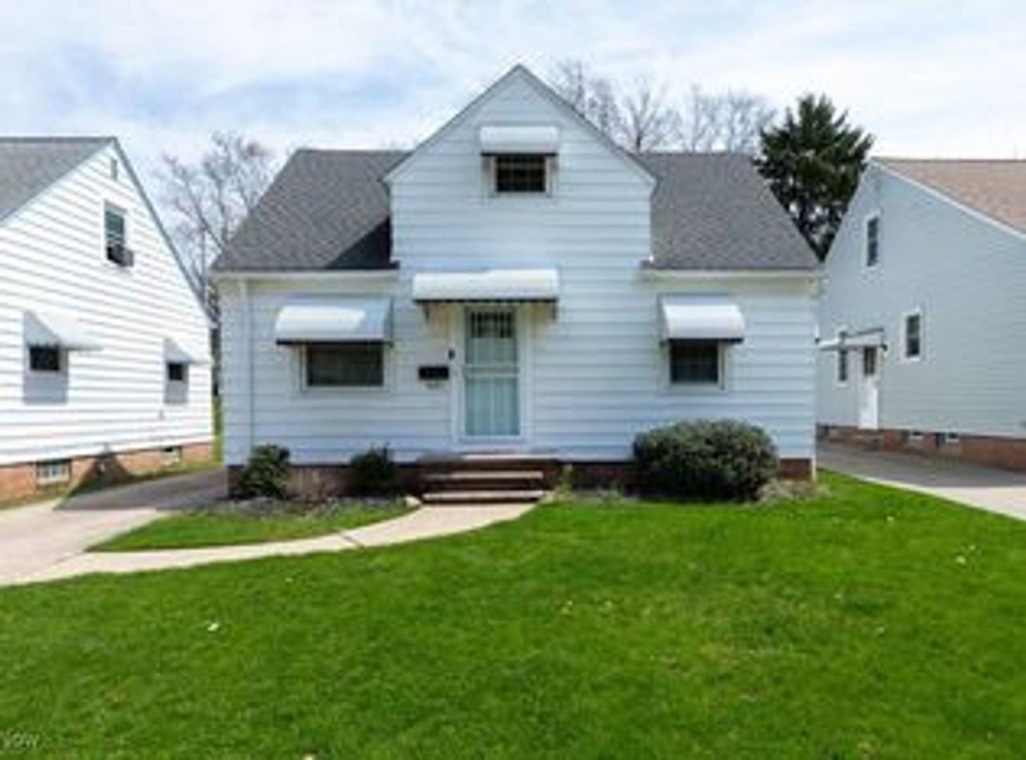 Garfield Heights House: 5017 E 115th St