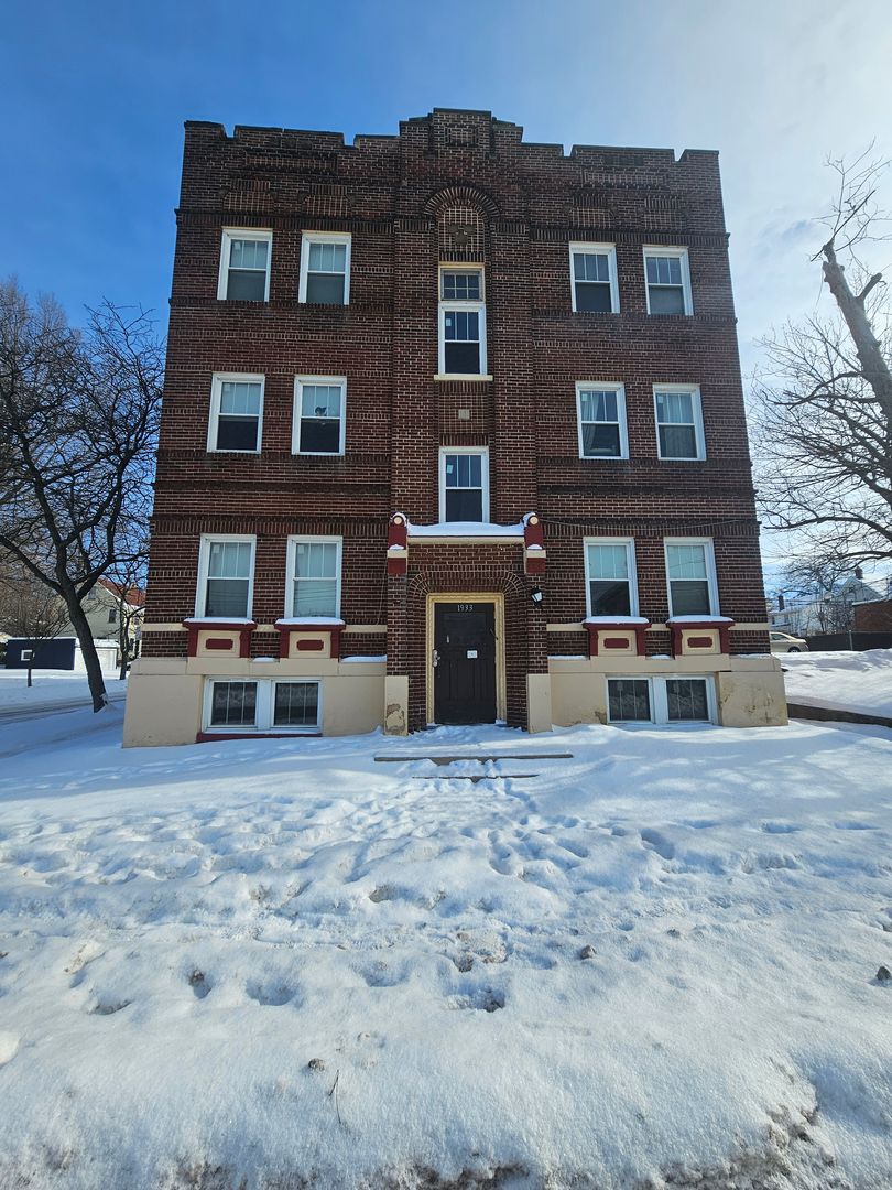 Cleveland Apartment: 1933 Lee Rd