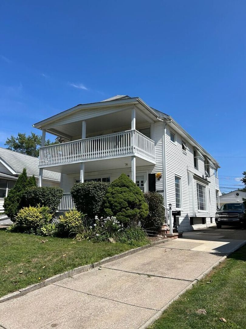 Garfield Heights Apartment: 4653 Horton Rd