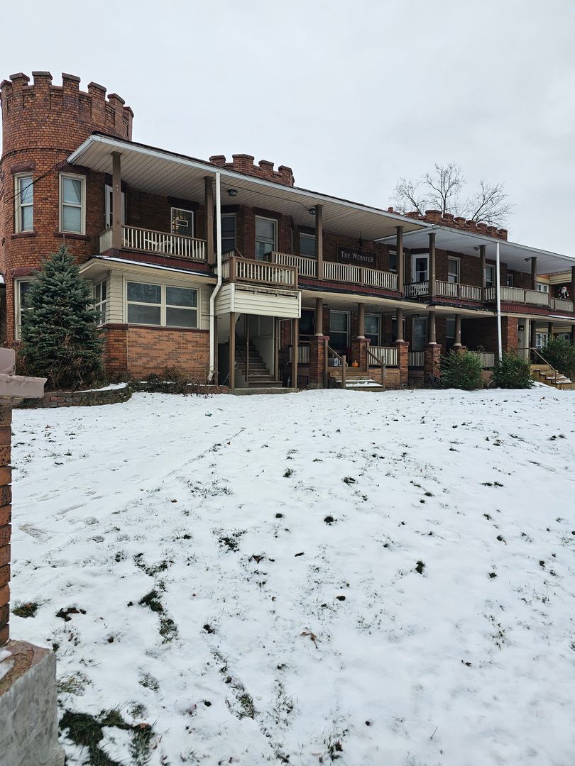 Lakewood Apartment: 14801 Clifton Blvd