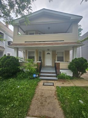 Renovated 2-Bedroom First-Floor Duplex with Central A/C & Private Porch – Section 8 Welcome – photo 1