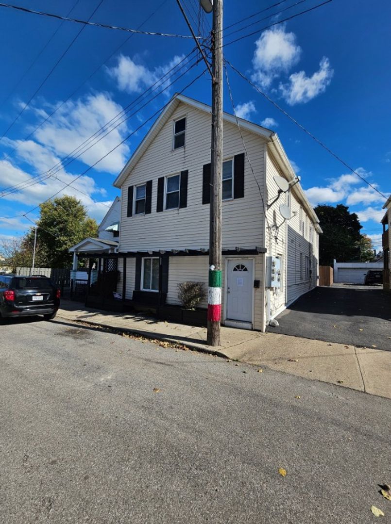 Cleveland Apartment: 1327 W 67th St